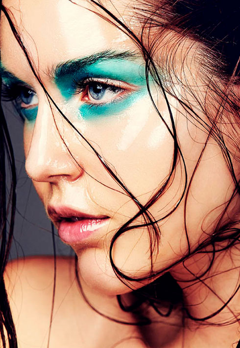 wet hair blue eyeshadow makeup by blair petty