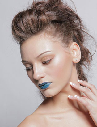 blue lips makeup by aya coulter