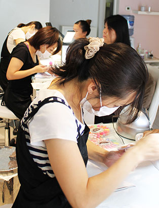 keiko matsui glam nail studio busy at work