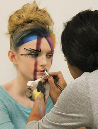 shaina azad top makeup artist applying makeup