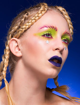 top makeup school graduate eva svobodova blue lips makeup