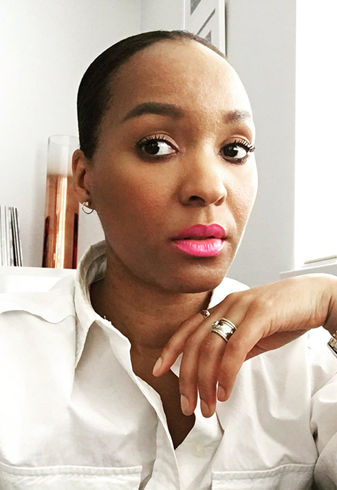 top makeup school instructor leah elliston lipstick selfie