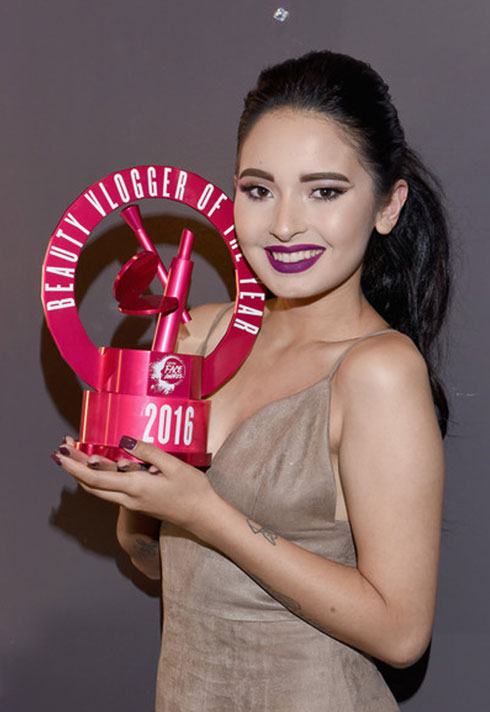 makeup graduate laura sanchez nyx face award winner