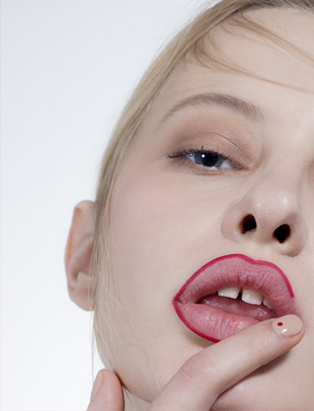 ana g de v bmc mua graduate lip