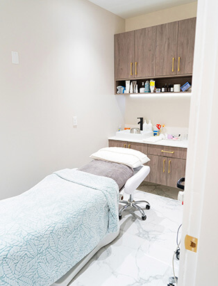 yaletown medi spa treatment room