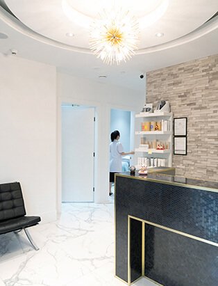 yaletown medi spa treatment room from reception