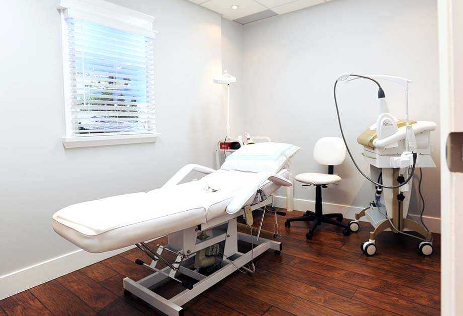 treatment room at la derma medical aesthetics laser clinic