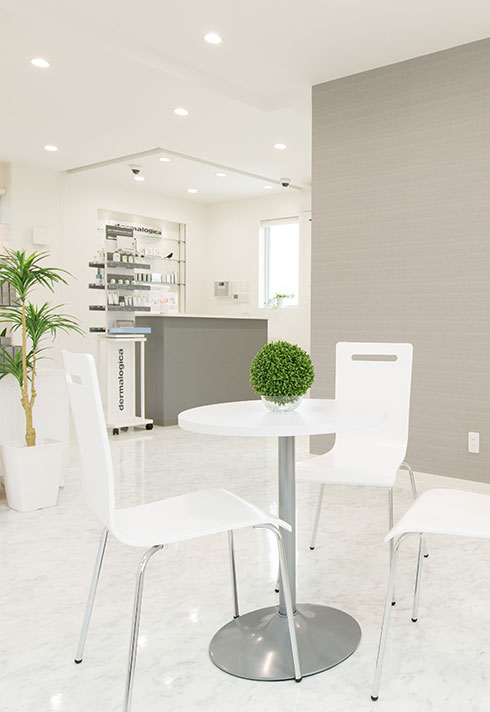 Peaceful waiting area of Trinity Facial Spa in Japan