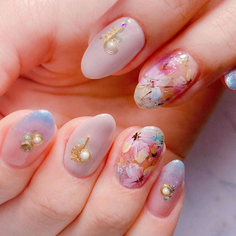 pearl and flower nails by BMC nail graduate Jamie Lin