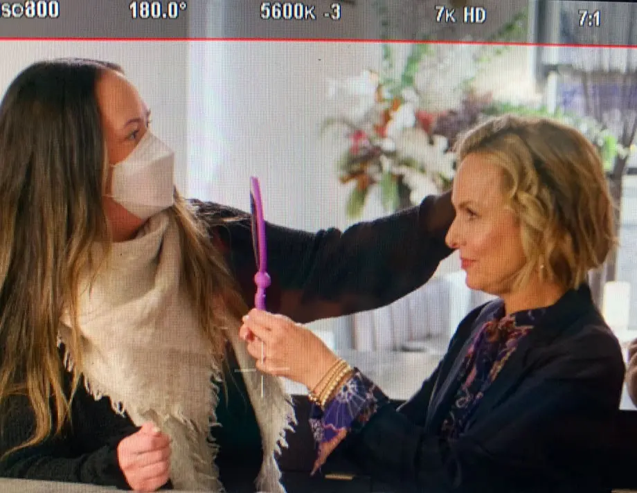 Kara Alaric styling hair for actress Melora Hardin