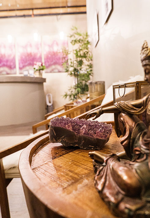 Waiting area at SKN Clinic with a purple quartz siting on the wooden table.